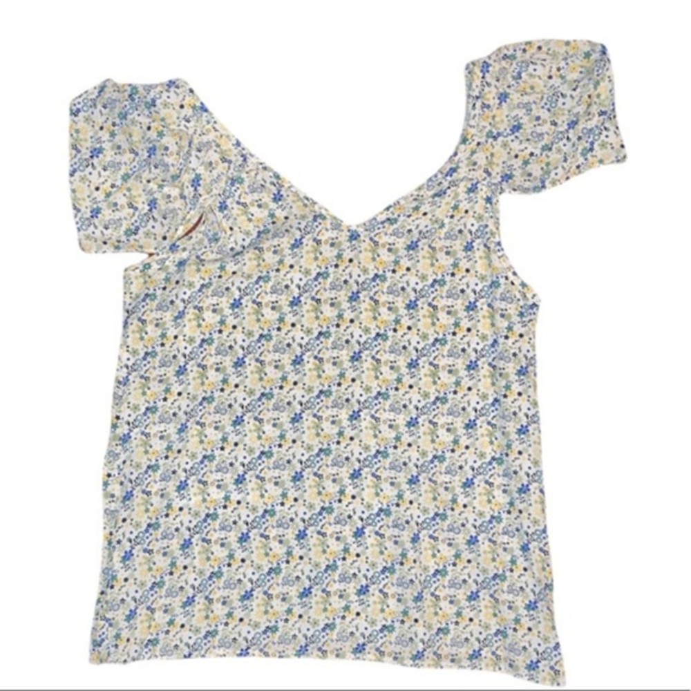 Lucy Love cap flutter sleeve button down floral top new